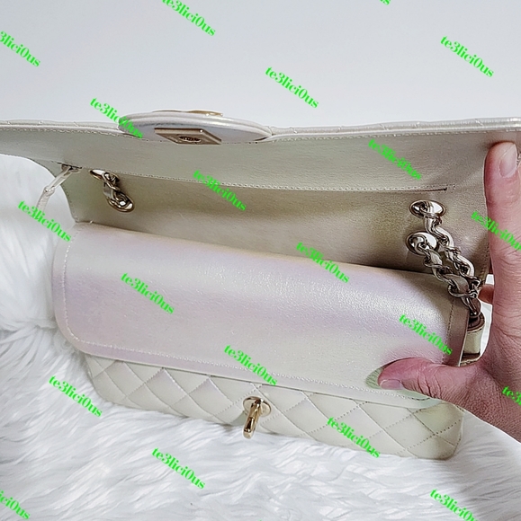CHANEL 20B IRIDESCENT IVORY LAMBSKIN MEDIUM CLASSIC FLAP - Picture 10 of 15